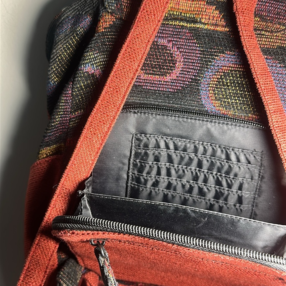 Abstract multicolored tapestry backpack - Picture 8 of 11